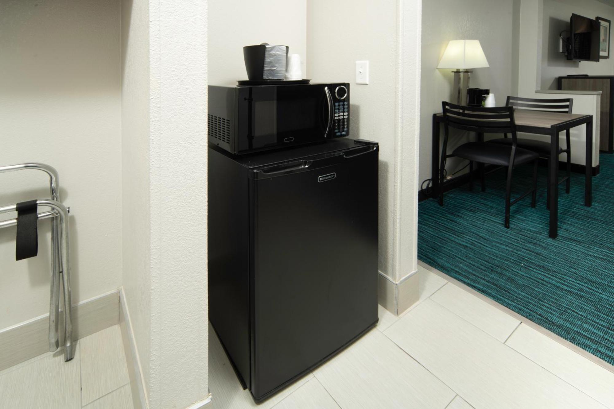 Bridgepointe Advantage By Bphotels Fremont Екстериор снимка